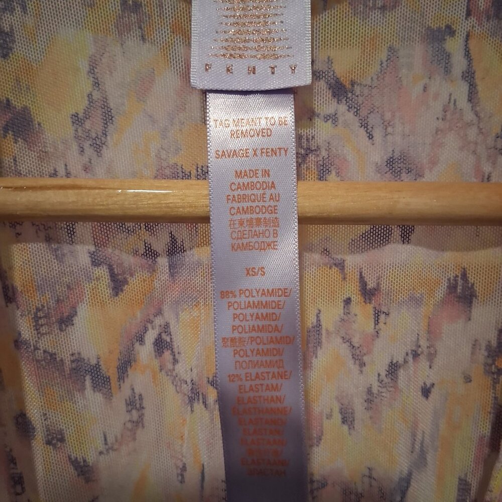 Fenty robe - Picture 2 of 3